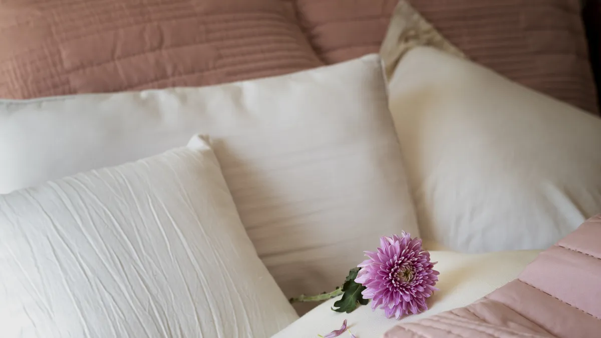 100 мл в воду – и даже старые подушки станут как новые: ни желтизны, ни серости, ни пятен – сияют, как первый снег