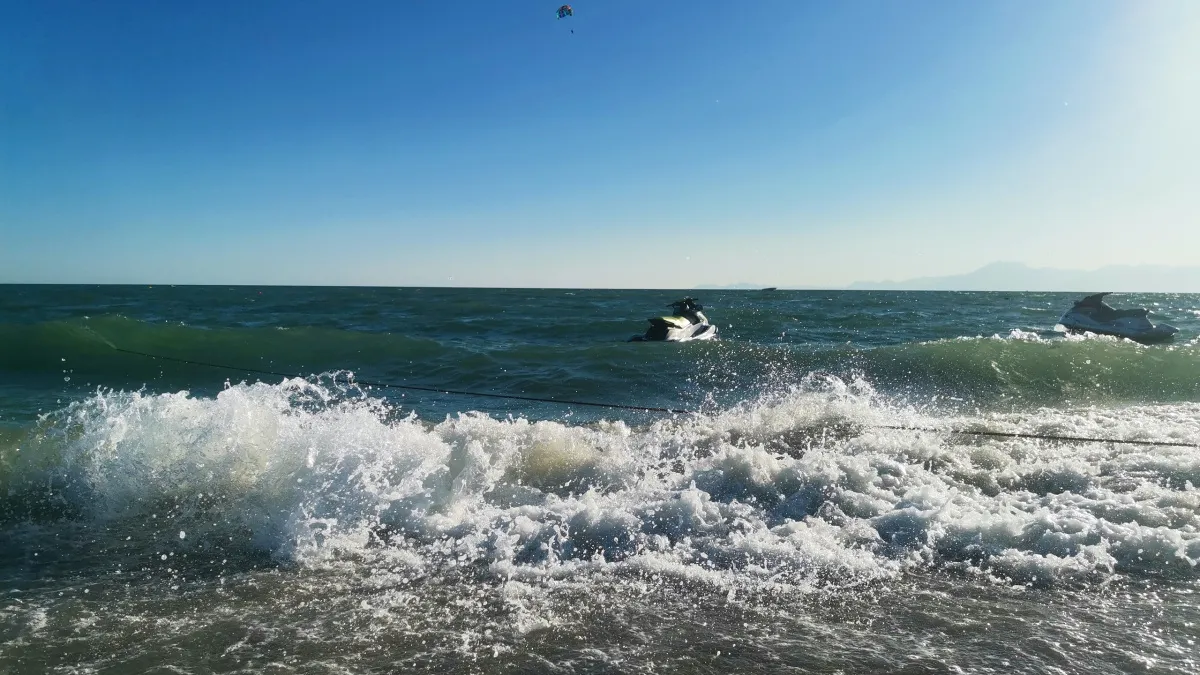 «Грязь, очереди, хамство»: туристы честно рассказали о проблемах на курортах Черного моря