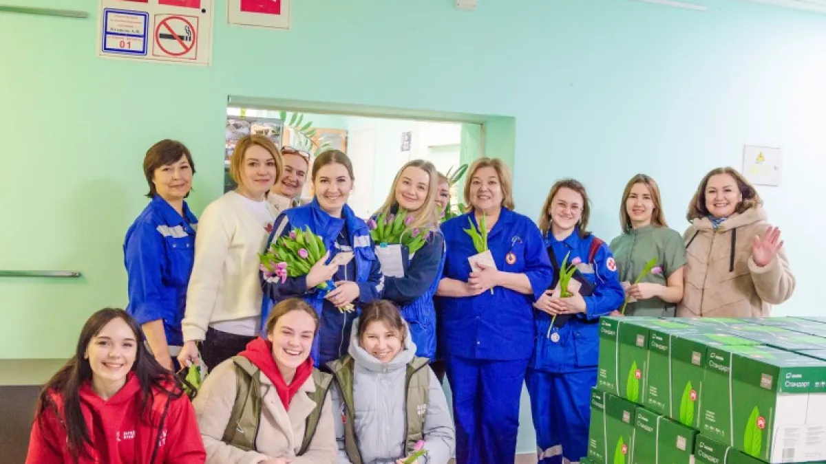 Активисты навестили сотрудниц скорой помощи в Сыктывкаре накануне 8 Марта