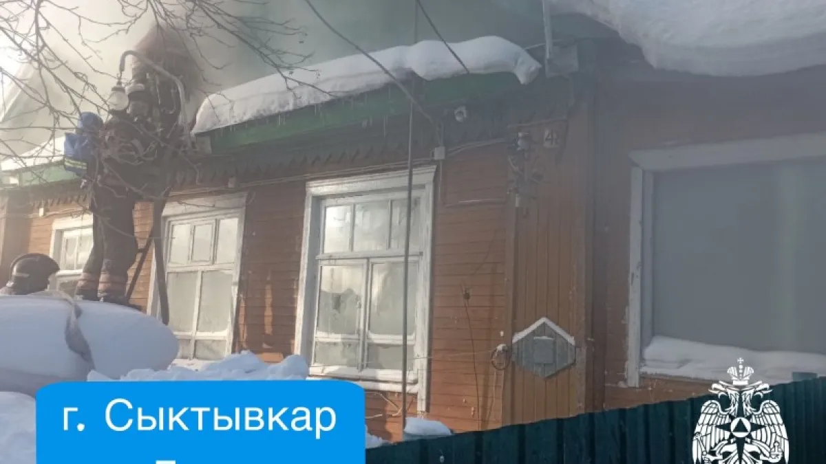 В Сыктывкаре 8 марта пожарные тушили два жилых дома