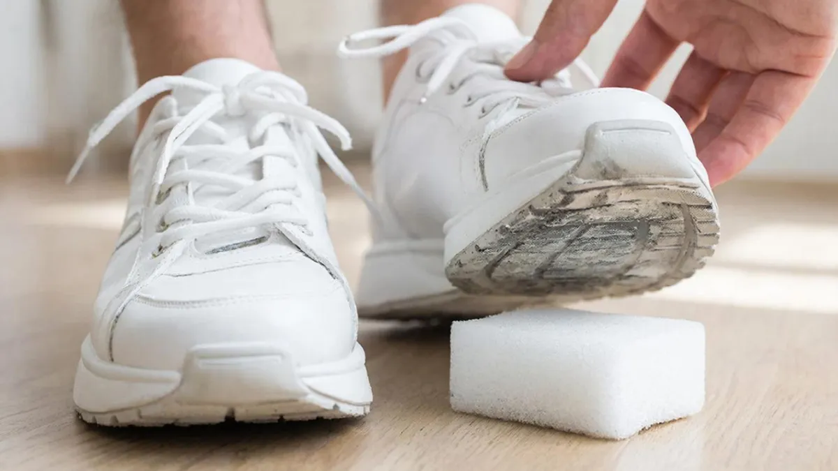 Еще в детстве бабушка научила меня класть мыло в обувь и я делаю так до сих пор. Покажу хитрость, которую вы точно будете использовать