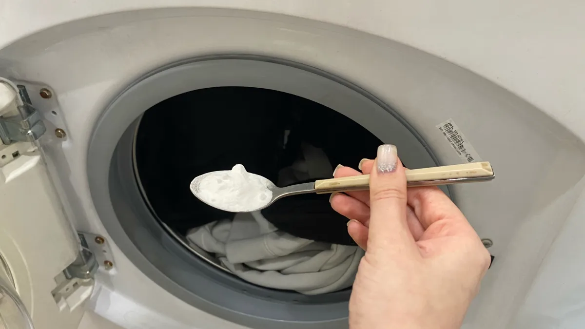 10 вещей в гардеробе, которые точно нельзя стирать дома, даже если очень хочется