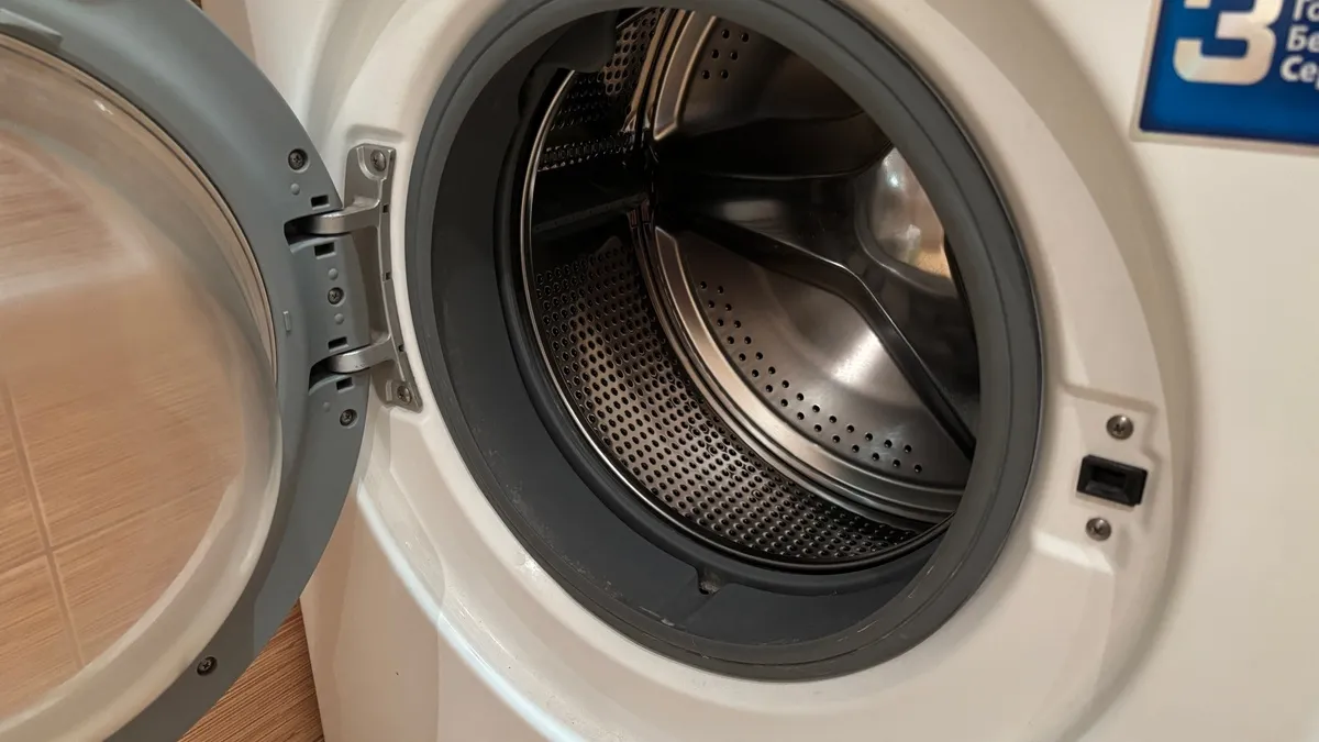 Зачем губку кладут в стиралку? Удивительные хитрости, которые действительно работают