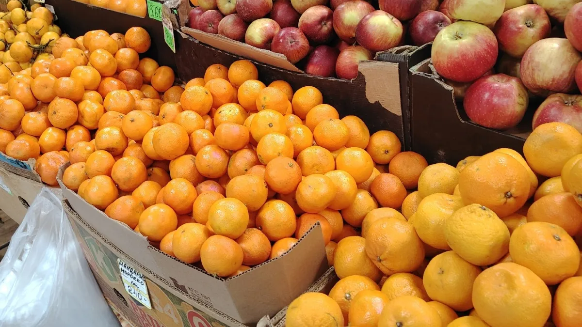 Мандариновые корки заливаю уксусом — и всю весну радуюсь своему хитрому трюку: рабочий лайфхак для хозяек