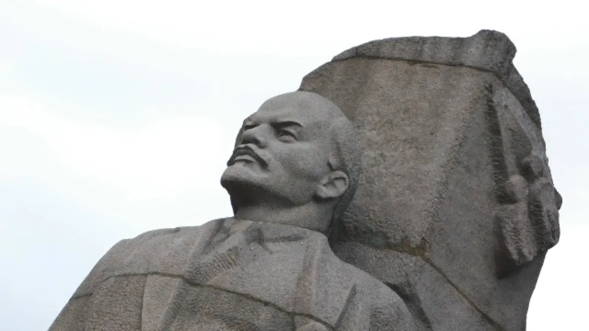 В Сыктывкаре отремонтируют памятник Ленину 