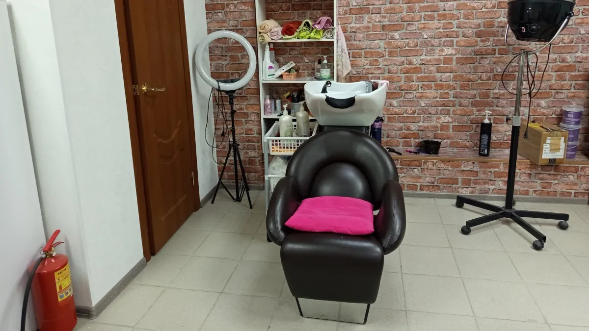 Утро без фена и суматохи: 5 способов сохранить локоны и прикорневой объем