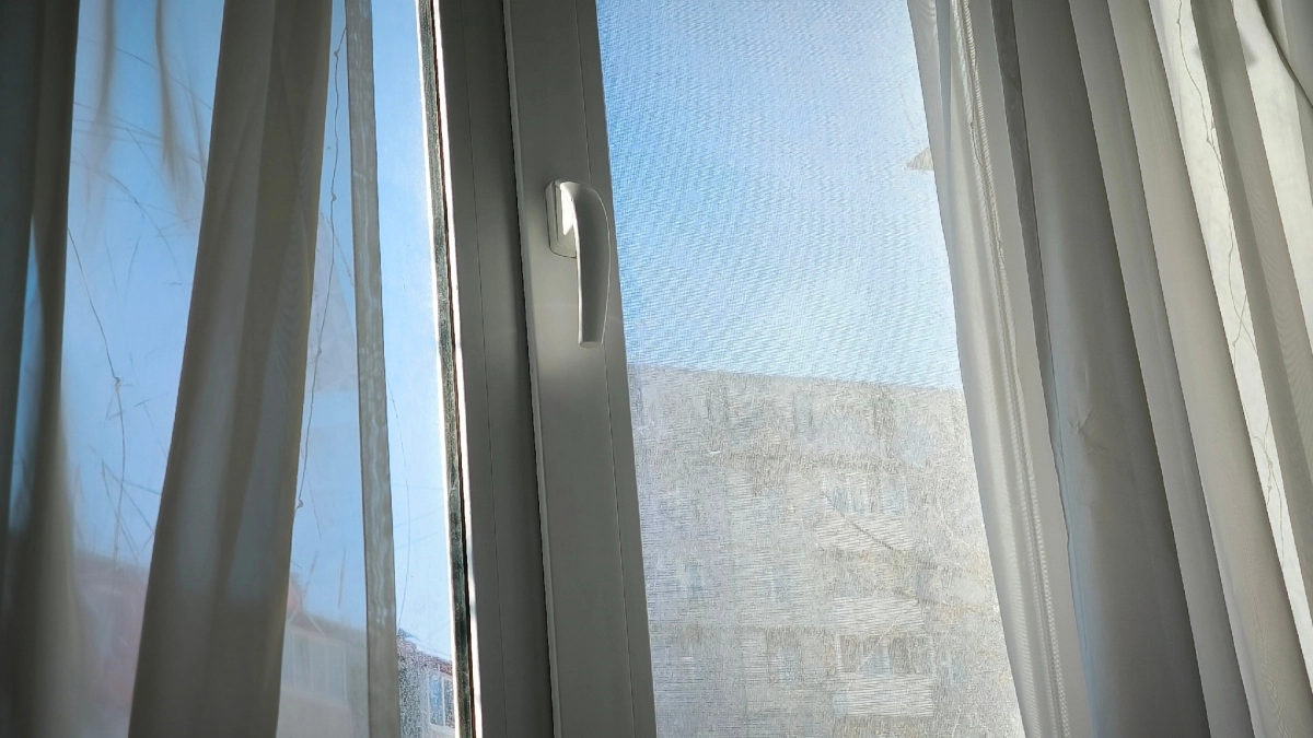 Окна будут сиять, как новые: как быстро и эффективно вымыть их по весне