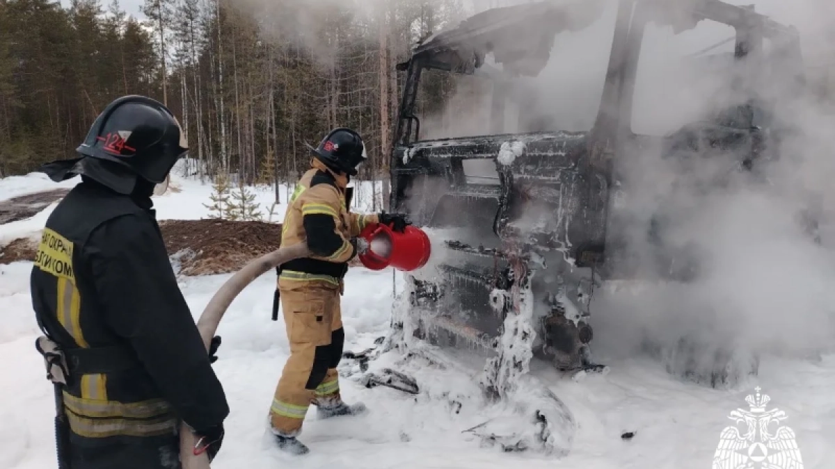 На трассе в Коми сгорел грузовик 