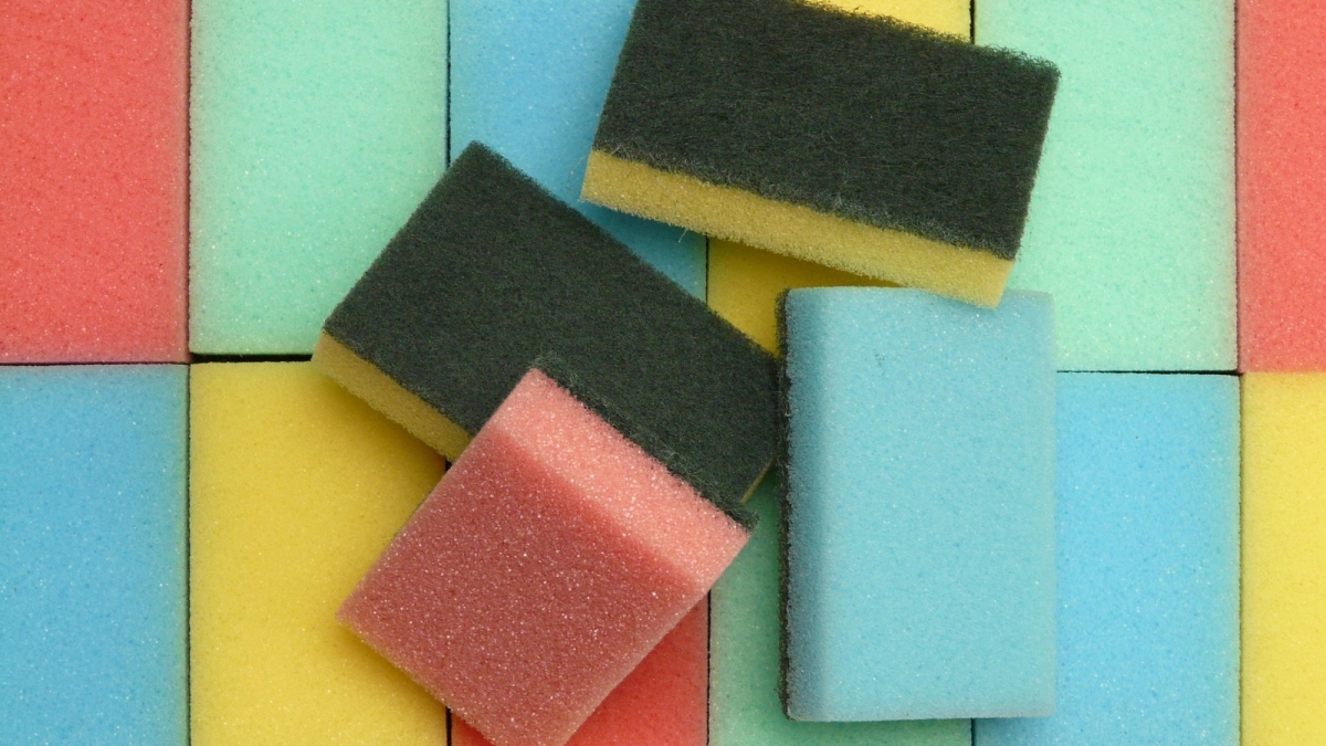 Не зря японцев считают гениальными изобретателями: увидел, чем они моют посуду, вместо вонючих губок