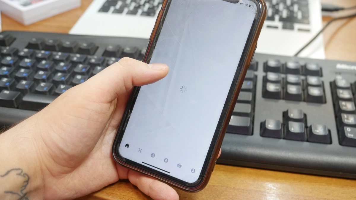 В Коми молодого человека судят за кражу iPhone под видом возврата