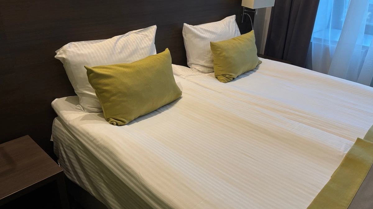 Светлые простыни и наволочки будут искриться белизной как новые: полстакана в таз — больше не помню о серости, желтизне и пятнах