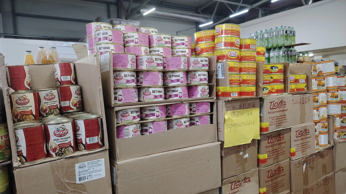 В "Светофор" за белорусской тушенкой: вскрываем три банки с консервами и смотрим, что на самом деле внутри