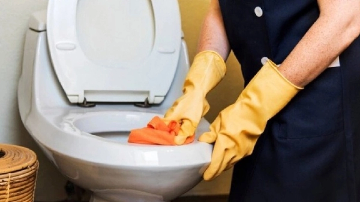 Это аптечное средство легко удалит ржавый налет в унитазе – точно есть в вашем доме