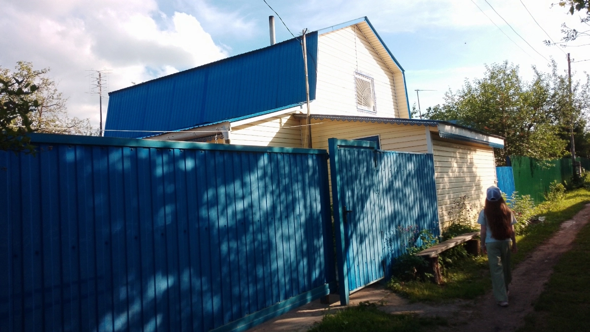 Забор из профлиста уже не в тренде: умные хозяева перешли на новую идею — и красиво, и живописно