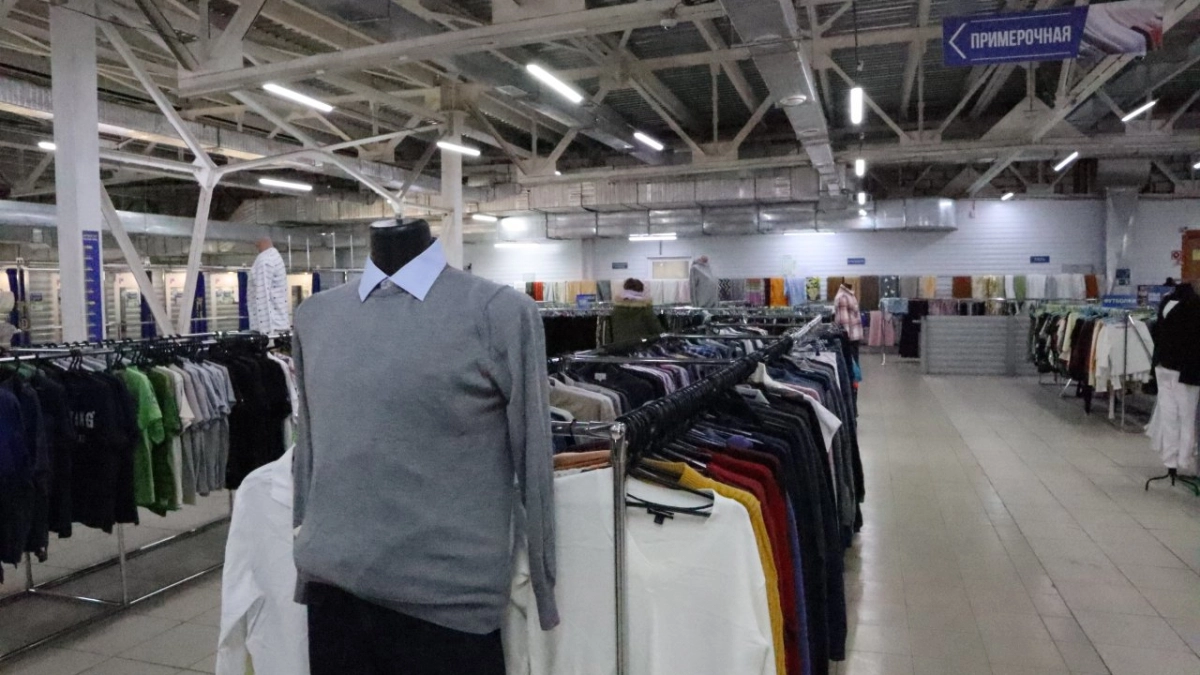 Секонд‑хенд без прикрас: сотрудник с 7‑летним стажем раскрыл, откуда берется одежда и что лучше обходить стороной