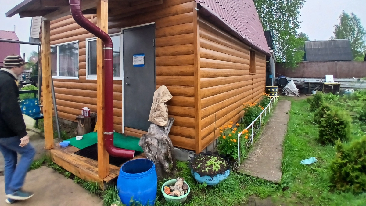 "Смотрится дешево и колхозно": 5 привычек, из-за которых дача выглядит как бабушкин дом, а не уютное место отдыха