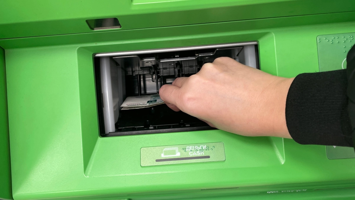 Пенсионер из Сыктывкара за пять дней перевел аферистам почти 10 миллионов