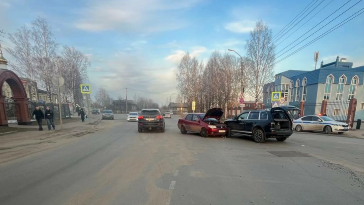 Сыктывкарец без прав на Touareg протаранил встречный Fiat 