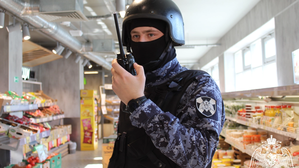 В Сыктывкаре задержали мужчину с женскими колготками и икрой