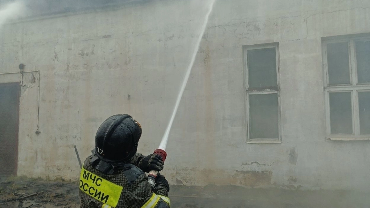 В Коми загорелся молочный цех: эвакуирован один человек