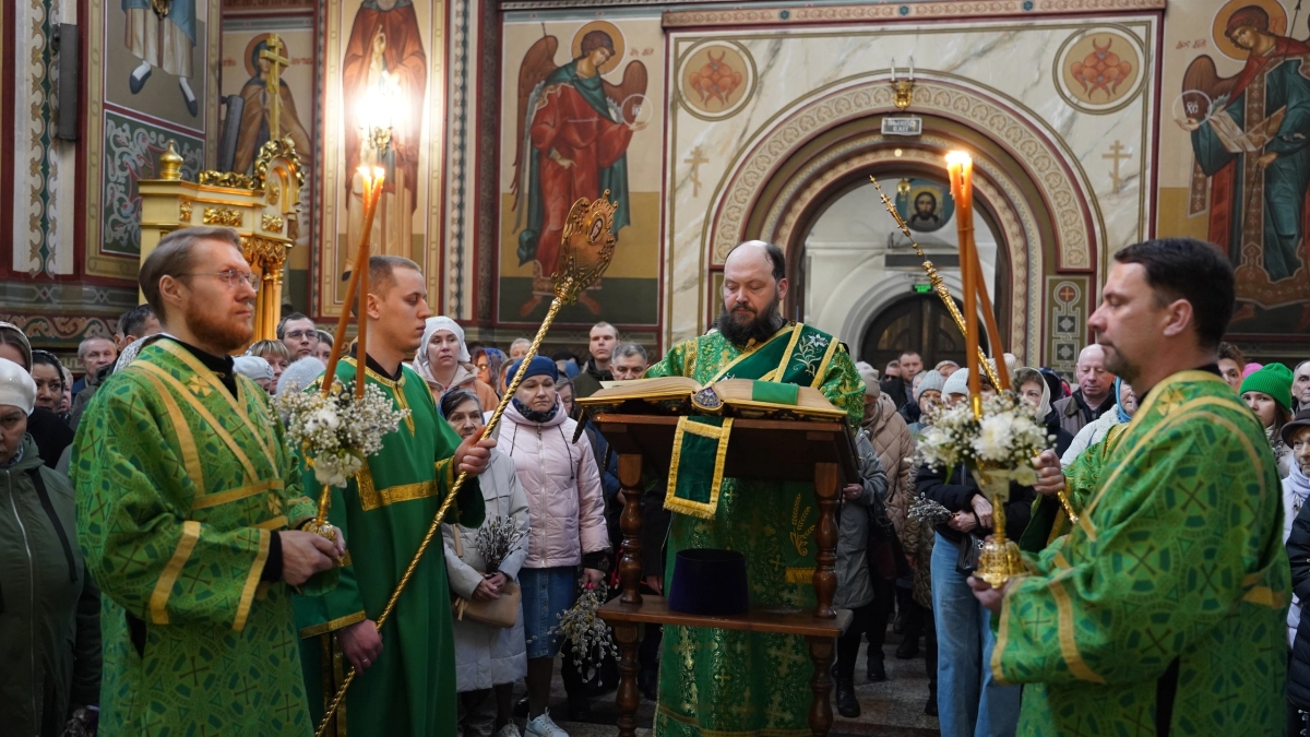 Сыктывкар встретил Вербное воскресенье литургией в кафедральном соборе 