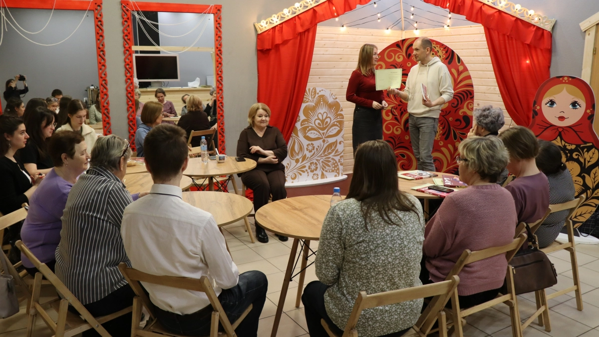 В Сыктывкаре выпускники курсов коми получили сертификаты 