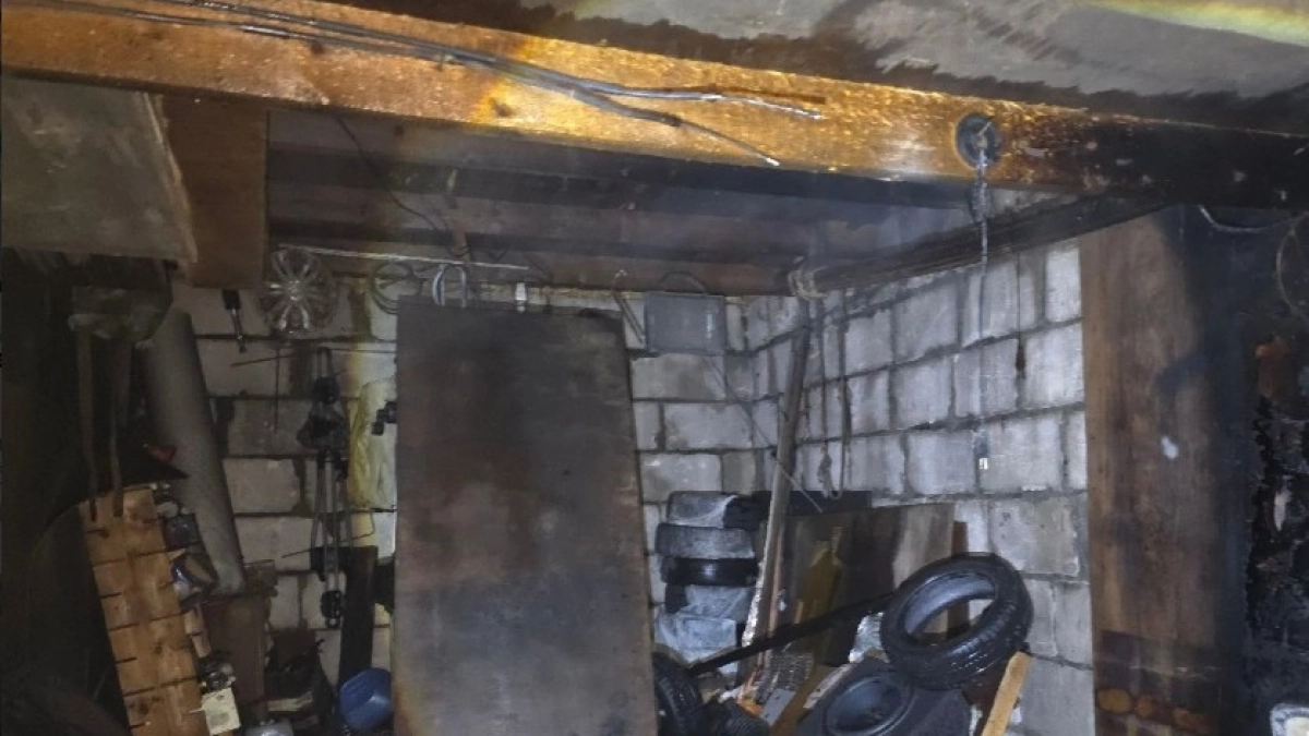 В Коми пожарные спали из огня пожилую женщину 