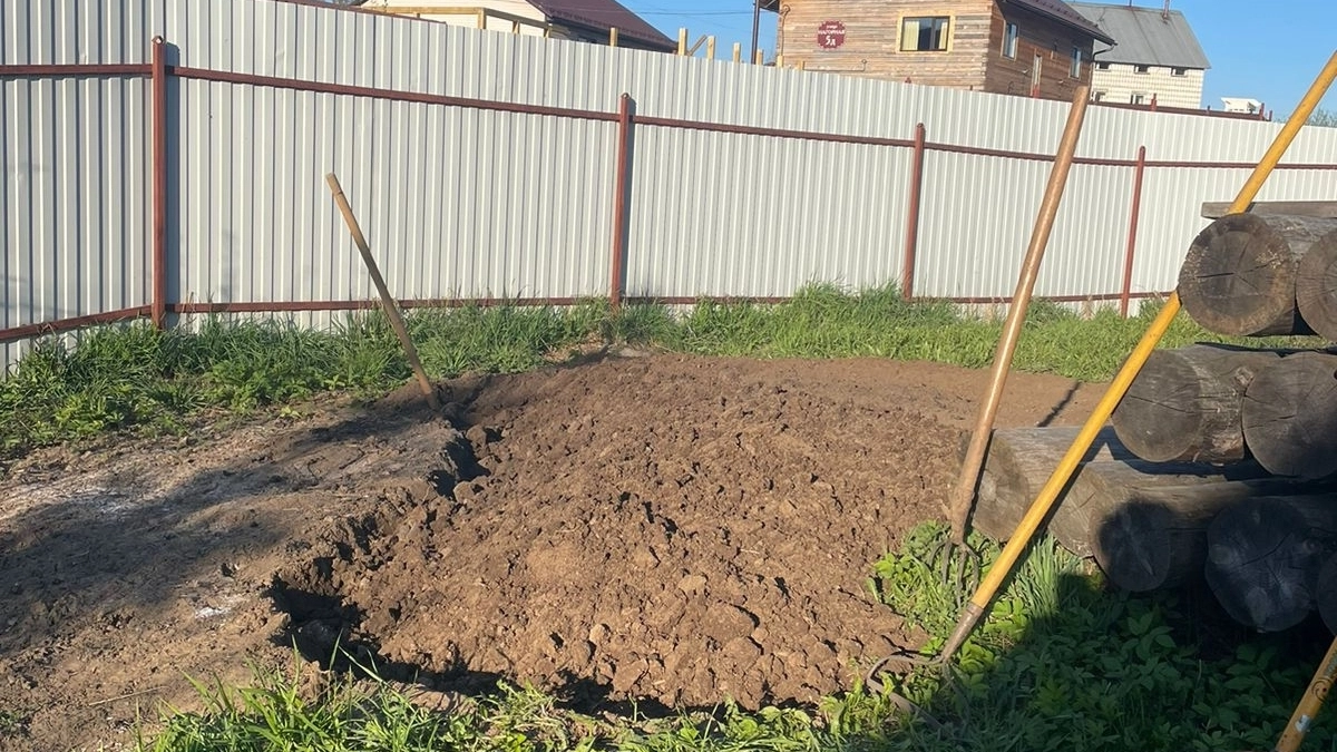 Сильнее навоза и помета: разбрасываем по грядкам в конце марта — почва становится мягкой и плодородной уже к апрелю