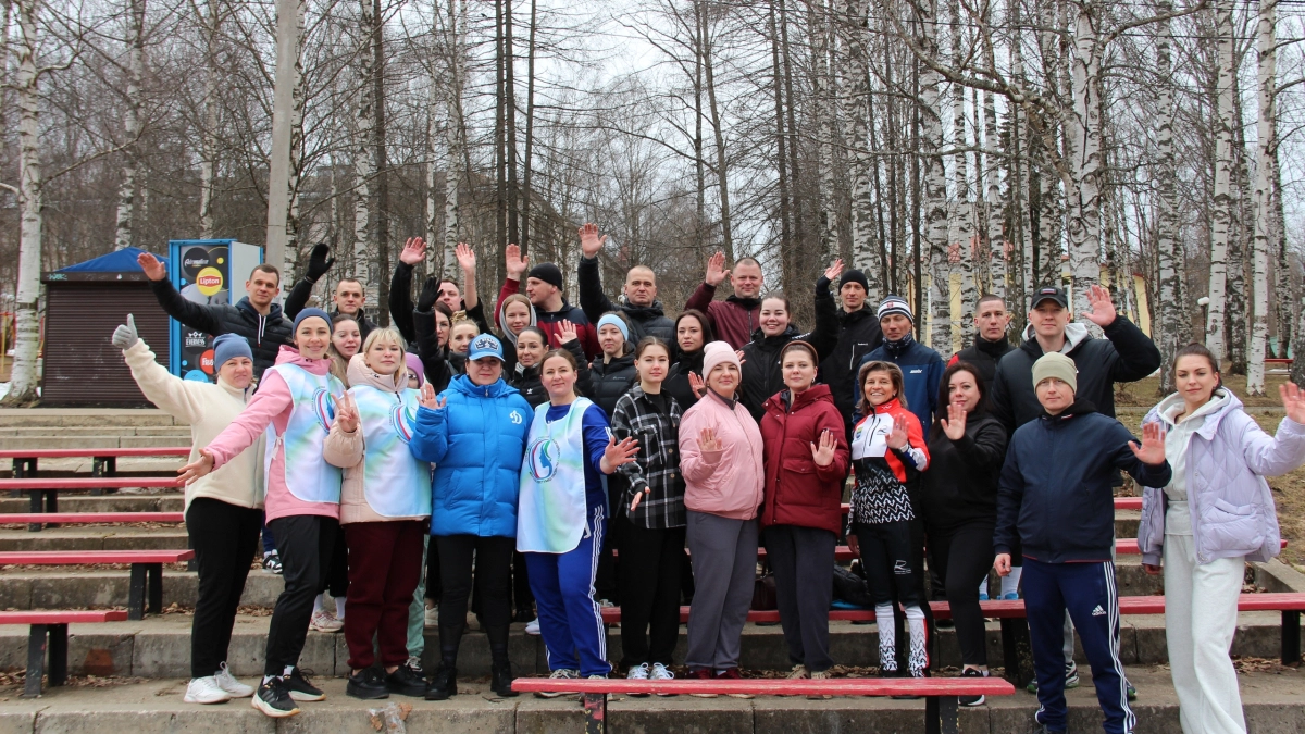 В День здоровья полицейские Сыктывкара провели зарядку в парке 
