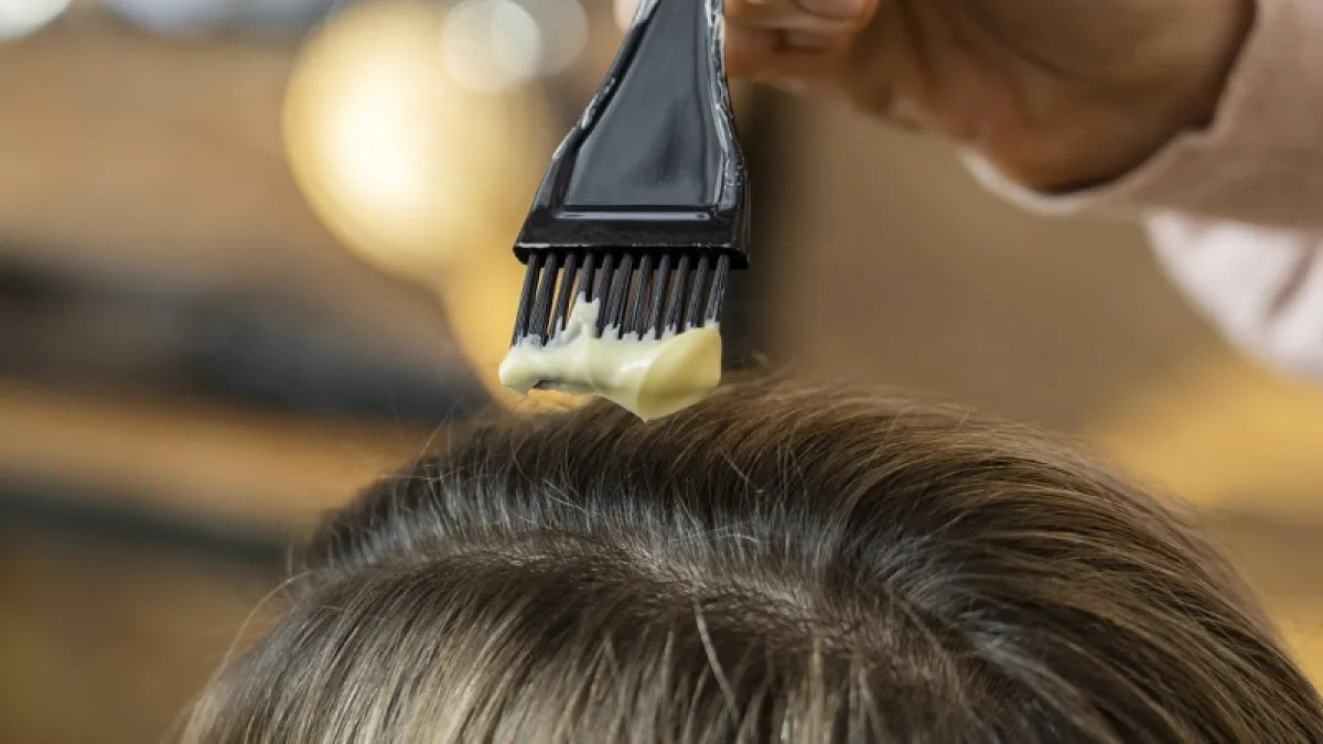 Как правильно тонировать седые волосы дома, если не любите ходить в салон