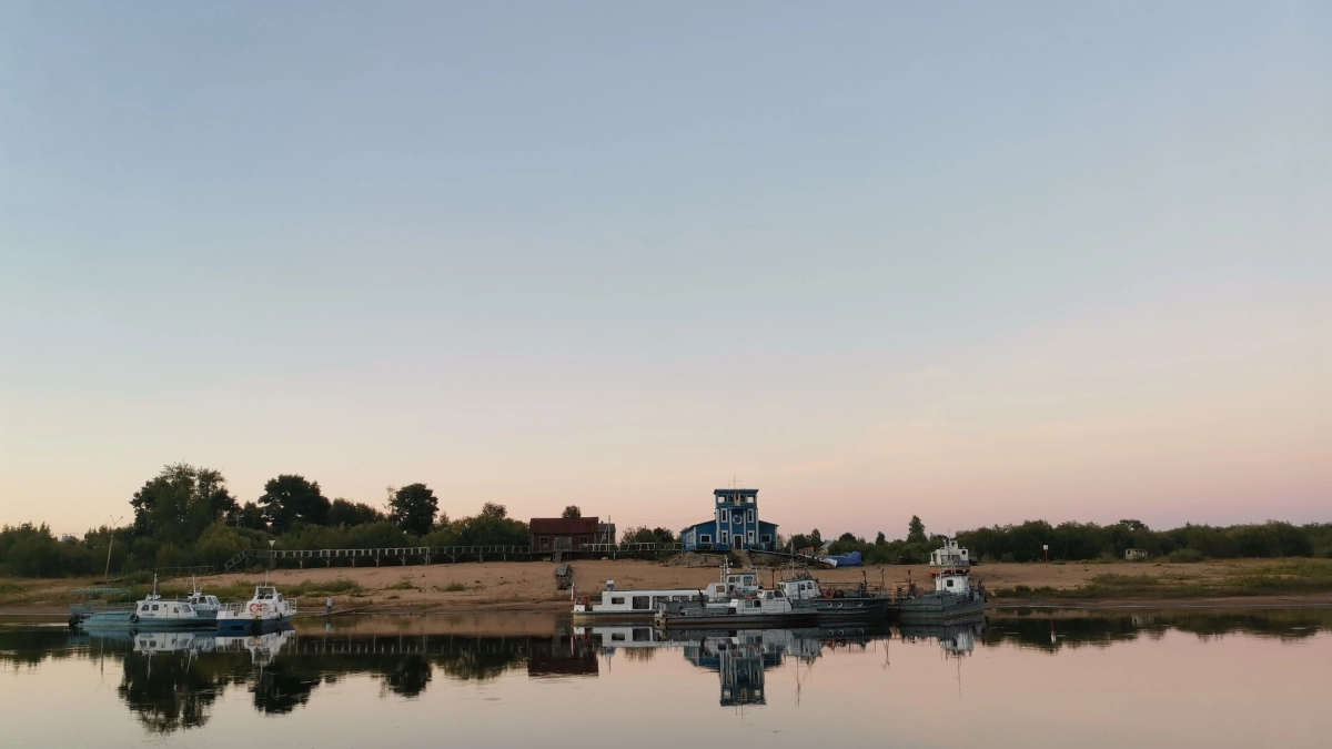 Власти Сыктывкара утвердили бесплатный проезд на речном транспорте для жителей пригородных поселков на 2026 год