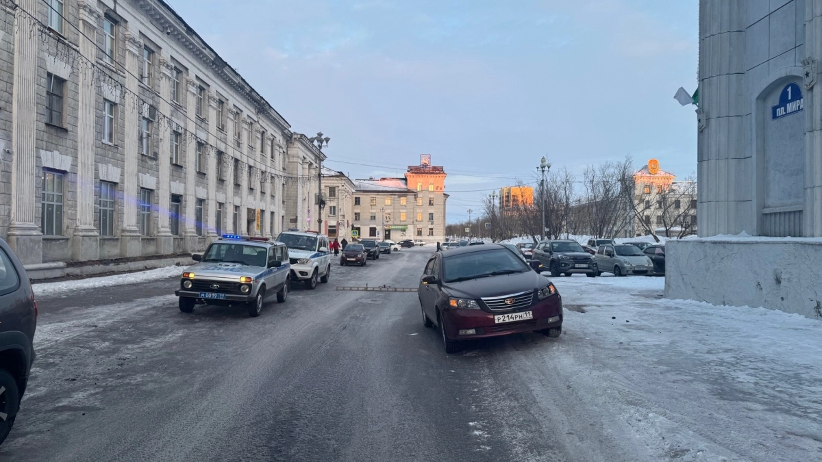 12-летняя девочка в Коми получила травмы в ДТП, переходя дорогу без взрослых