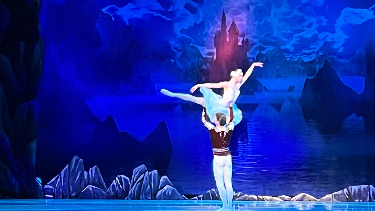 Танцовщик из Индии и гости из Петербурга выступили на фестивале «Сыктывкарса тулыс» в Коми