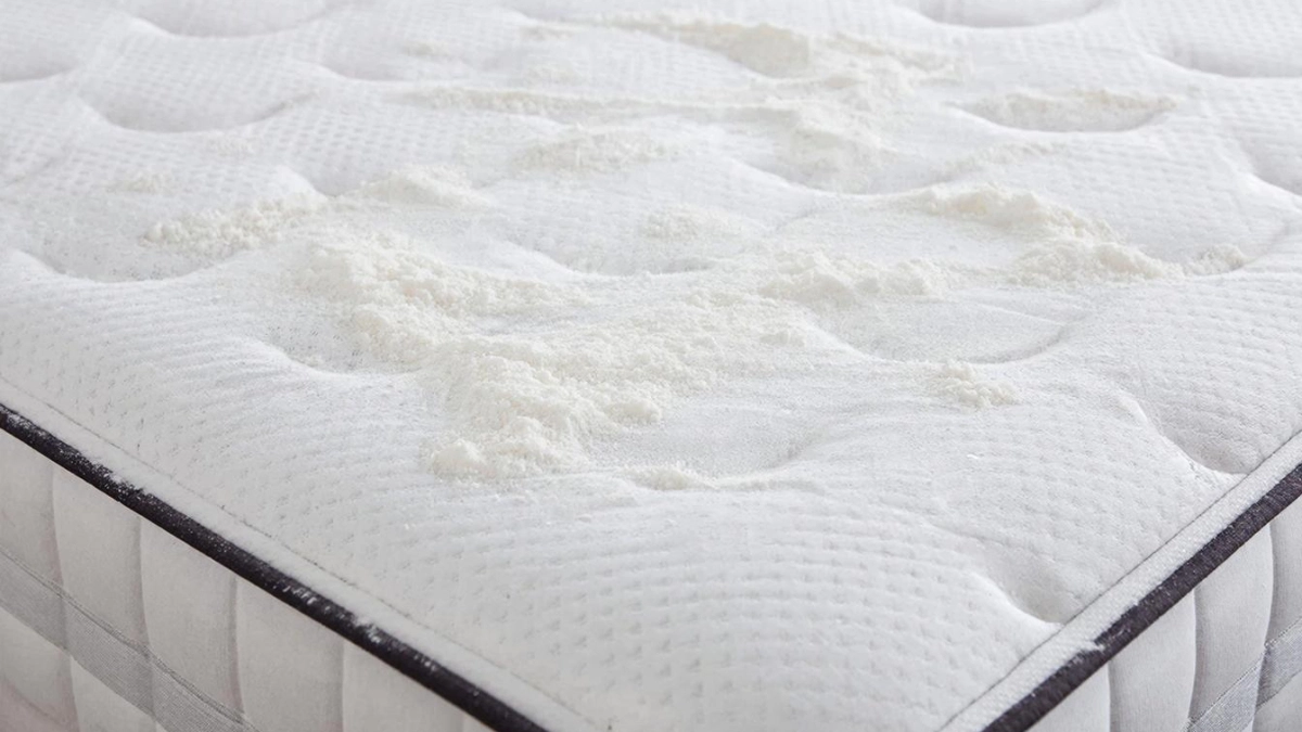 Забудьте про химчистку: протрите матрас этим средством и он будет выглядеть как только что из магазина