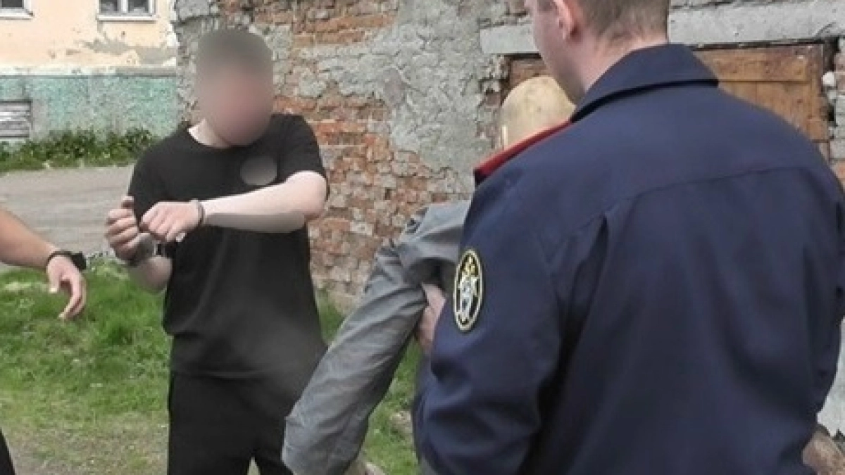 В Коми 25-летний юноша пытался убить знакомого топором и лопатой 