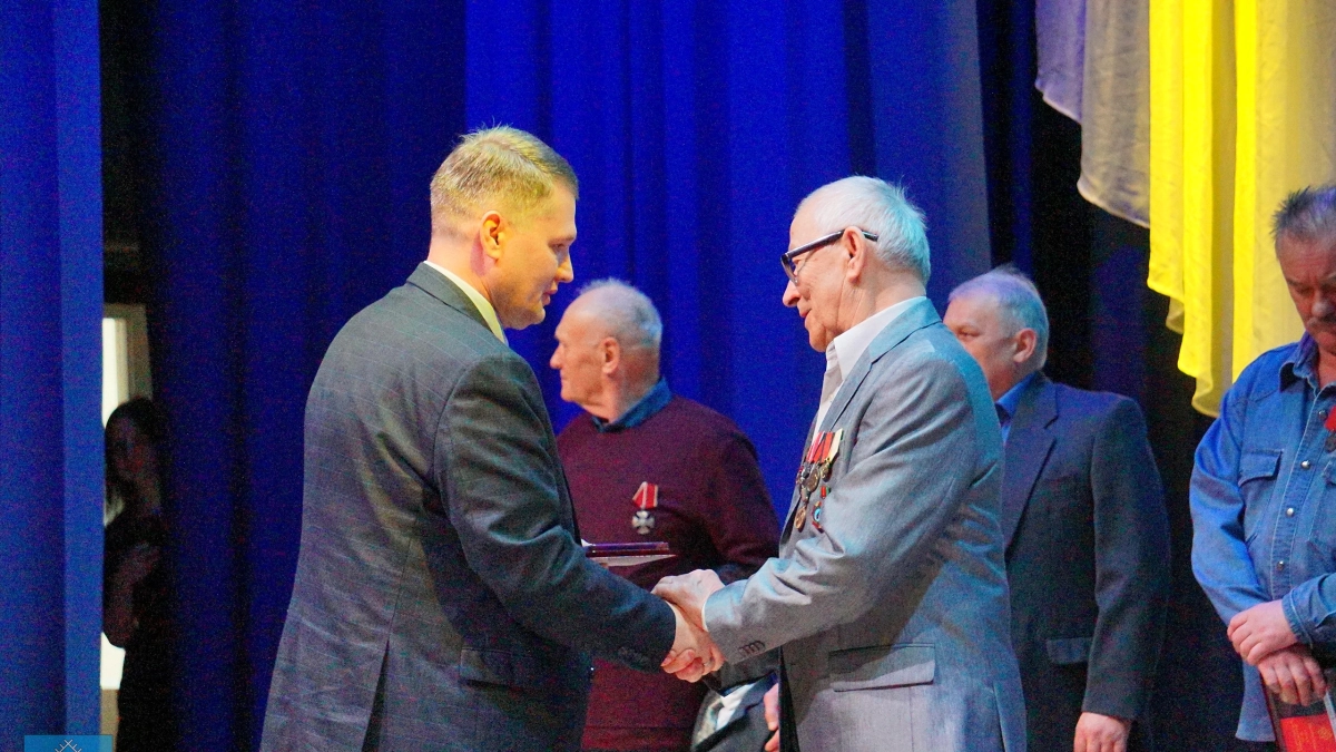 Ликвидаторов Чернобыльской аварии наградили памятными медалями в Сыктывкаре