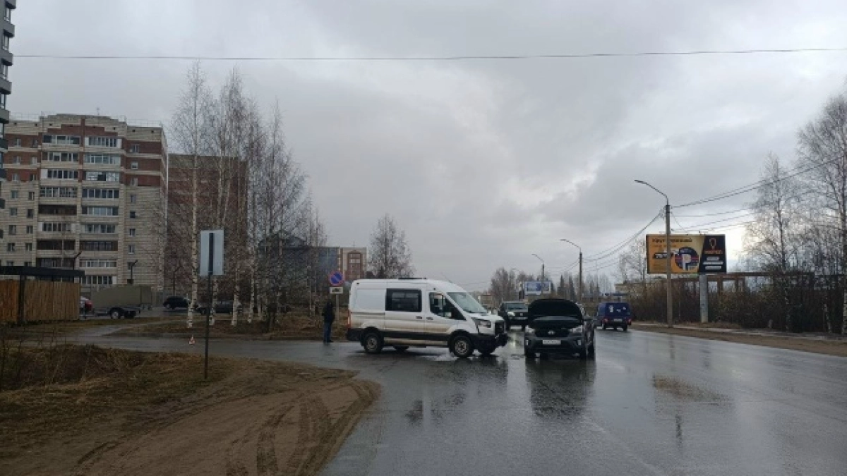 В Сыктывкаре подросток получила травмы из-за нарушения правил микроавтобусом