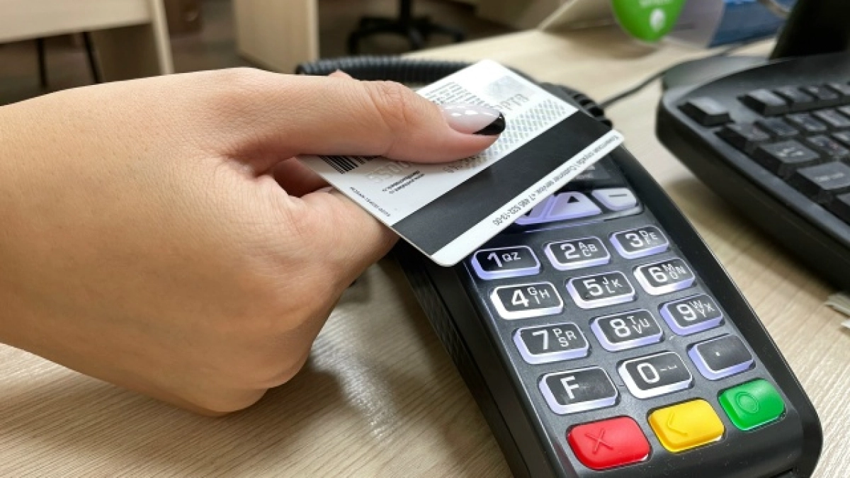 В Коми на каждого жителя приходится в среднем четыре банковские карты