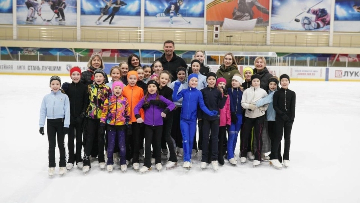 Фигурист Александр Смирнов дал мастер-класс юным спортсменам Ухты в рамках проекта "Звездная дорожка"