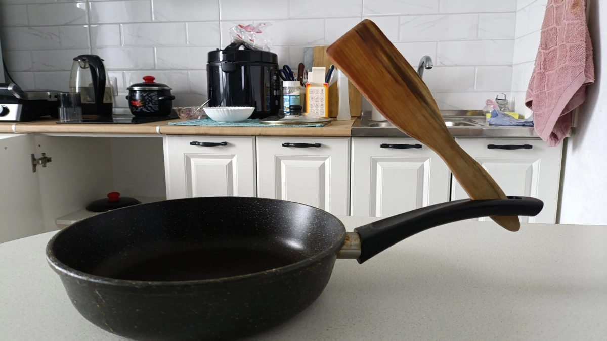 Наконец-то решил проблемы с нагаром и жиром на сковородах. Помог лайфхак "2 кусочка" из советского журнала