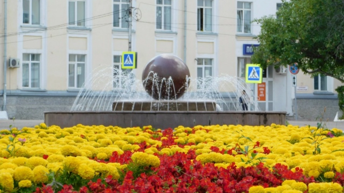 Сыктывкар готовится к летнему сезону: городские пространства расцветут благодаря новым цветочным композициям