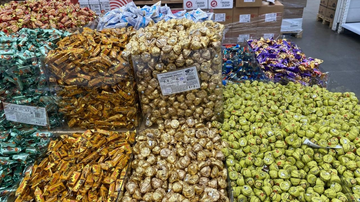 Почему в "Светофоре" такие низкие цены: на чем на самом деле экономит продуктовый дискаунтер