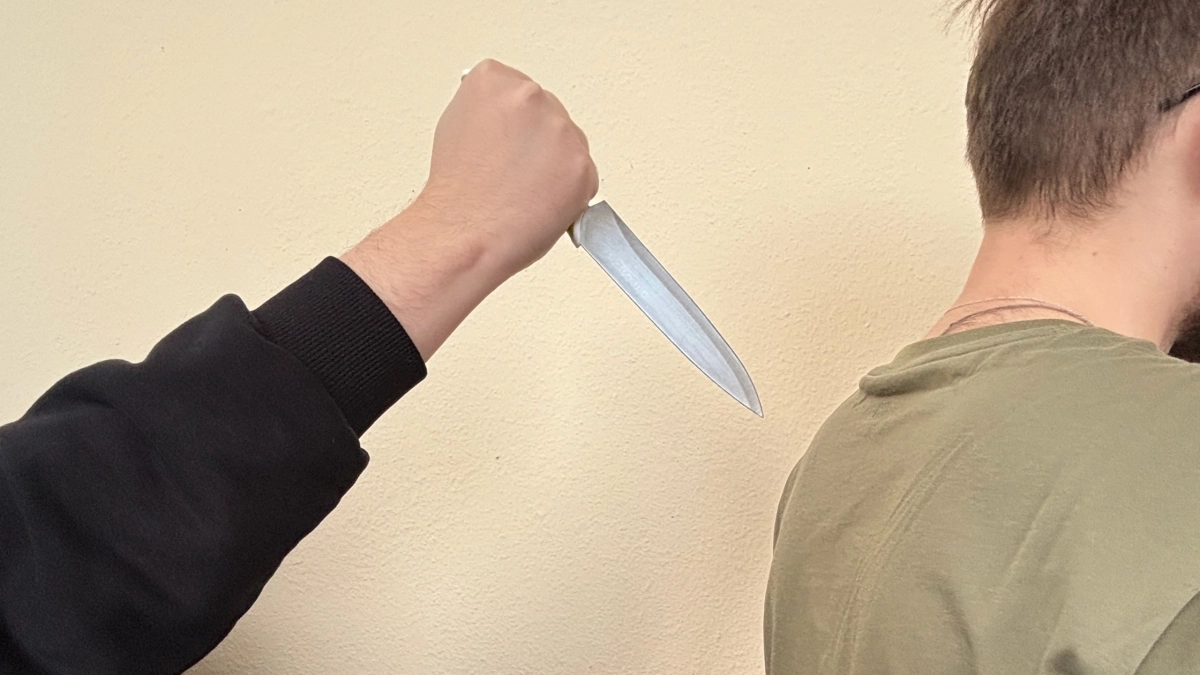 Житель Коми пытался убить пасынка и изрезал жену ножом 