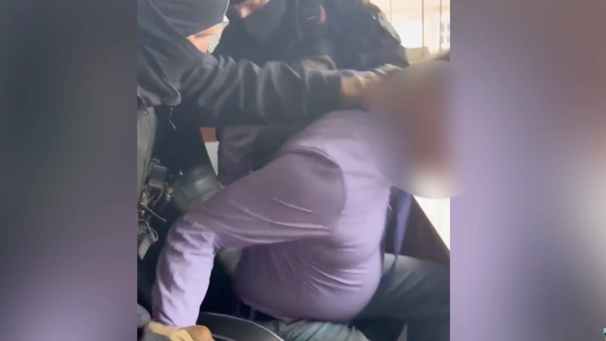 В Коми задержали руководителя транспортного предприятия за взятку в 100 тысяч рублей