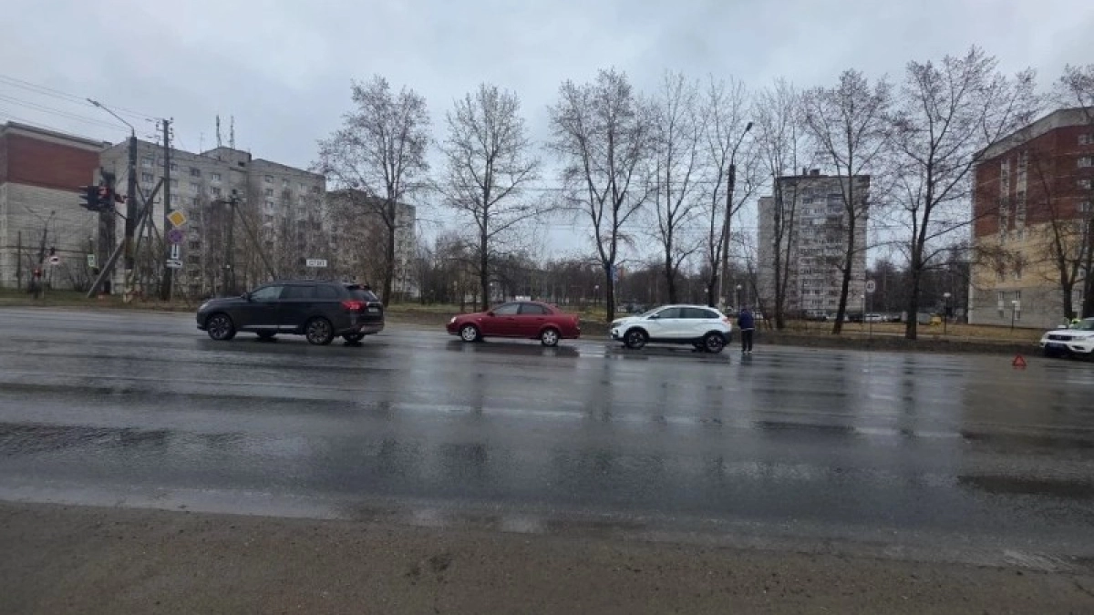 В Коми водитель "Лады" протаранил "Шевроле": ремни безопасности спасли пострадавшего от тяжелых травм
