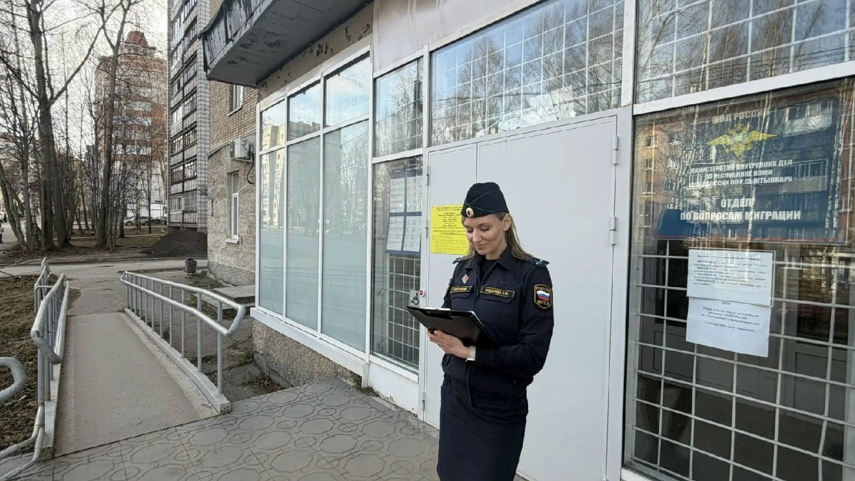 Судебные приставы заставили мэрию Сыктывкара установить пандус для инвалидов