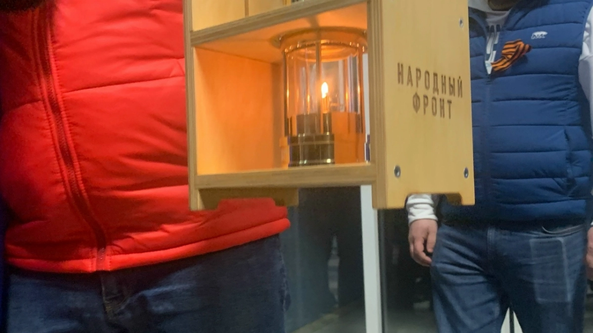 В Сыктывкар впервые привезли частичку Вечного огня из Москвы