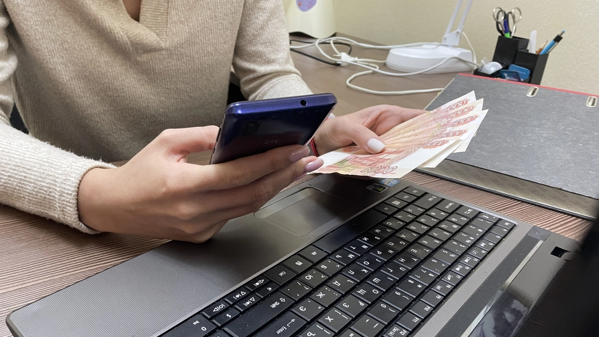 В мае начнут проверять переводы между родственниками: к чему готовиться