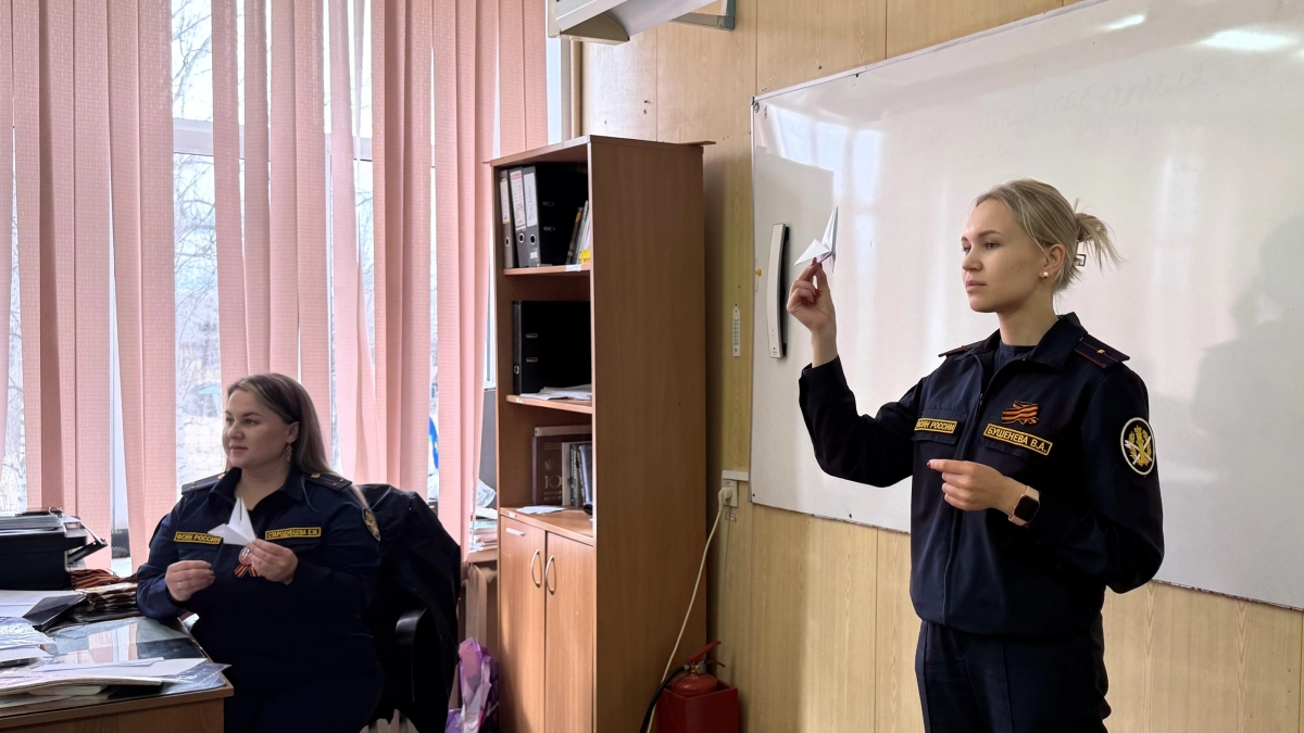 Сыктывкарским школьникам показали, как делать бумажных журавлей — символ памяти о павших героях