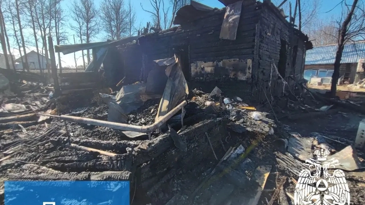 В Коми из пылающего частного дома эвакуировали двоих человек